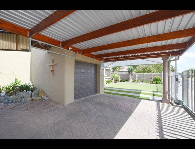 4 BEDROOM HOUSE FOR SALE IN BLOMMENDAL